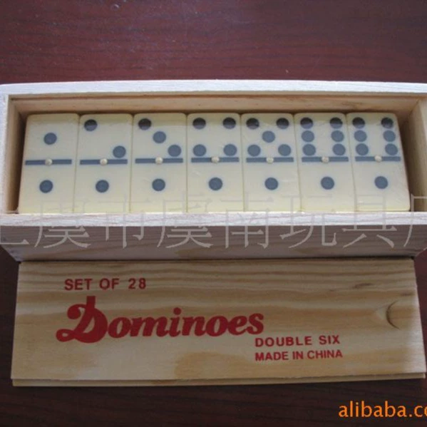 Поставка деревянных коробок домино жареные логотипы, резные домино развлекательные игровые карты