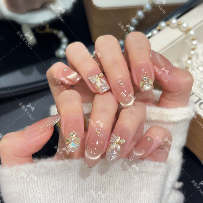 【Flower Language Butterfly】Daily Wear Cat-Eye Rhinestone Combination Handmade Nail Art with a Simple and Pure Butterfly Vibe 【Flower Language Butterfly】Daily Wear Cat-Eye Rhinestone Combination Handmade Nail Art with a Simple and Pure Butterfly Vibe