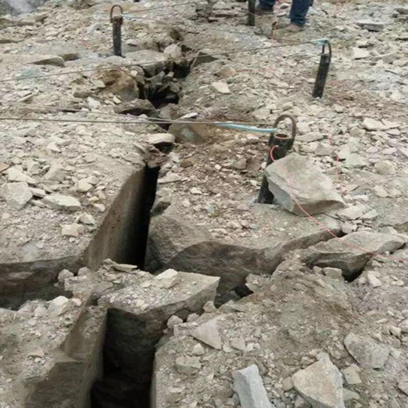 二氧化碳静态爆破矿山开采爆破设备气体膨胀致裂一次性爆破击发管