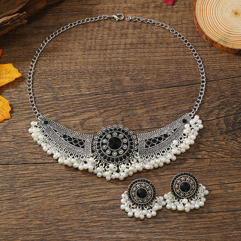 Set collana e orecchini con perle per eventi di matrimonio_voghion.com