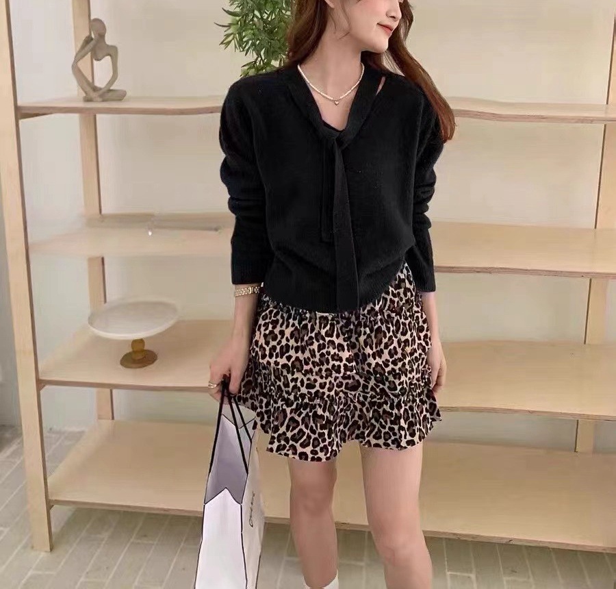 Design Sense Streamer Color Point Soft Waxy Red Sweater Women'S New V-Neck Bottoming Knitted Sweater 23 Undefined