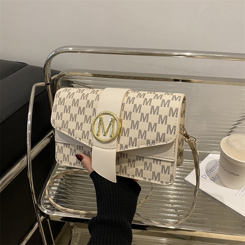 Bolso bajo la axila francés nicho mujer 2024 nuevo invierno simple mochila de hombro de moda bolso casual