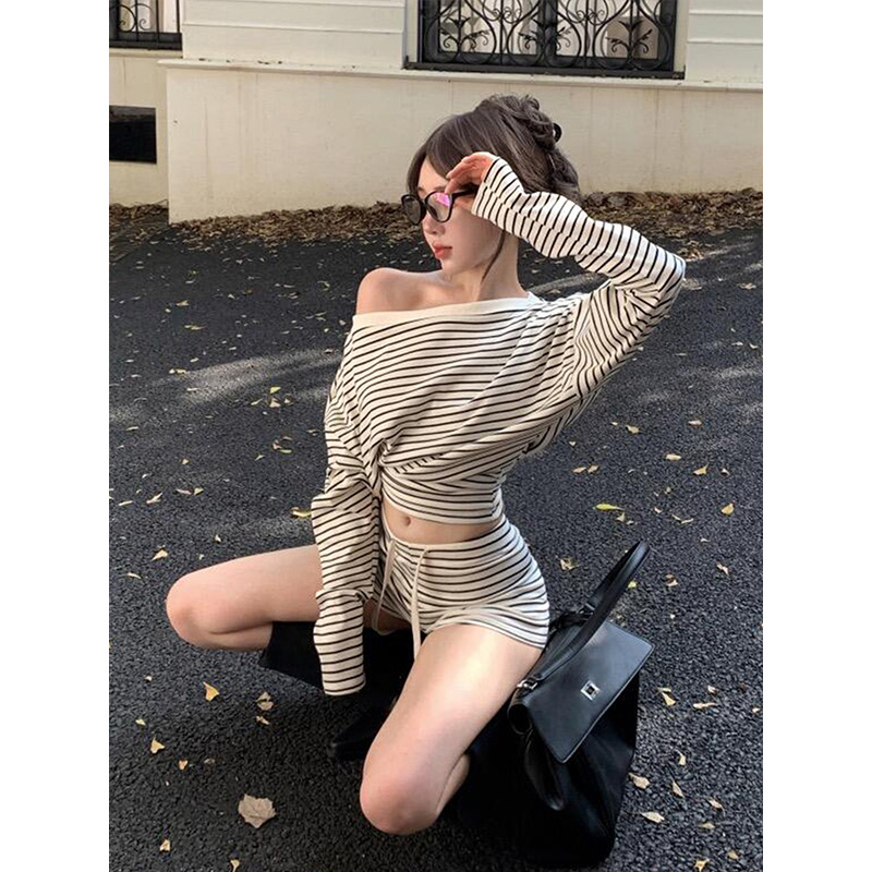 Black And White Striped Korean Style Sweet And Spicy Sexy Off Shoulder Long Sleeved Pajamas Women's Spring And Summer New Shorts Loungewear Set_voghion.com