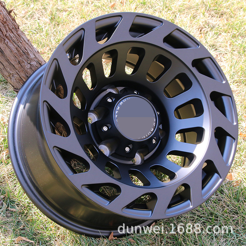 Applicable to cheetah Pajero V33 Delica Dongfeng pickup Fengjun war horse sea lion 15-inch off-road wheel hub wholesale