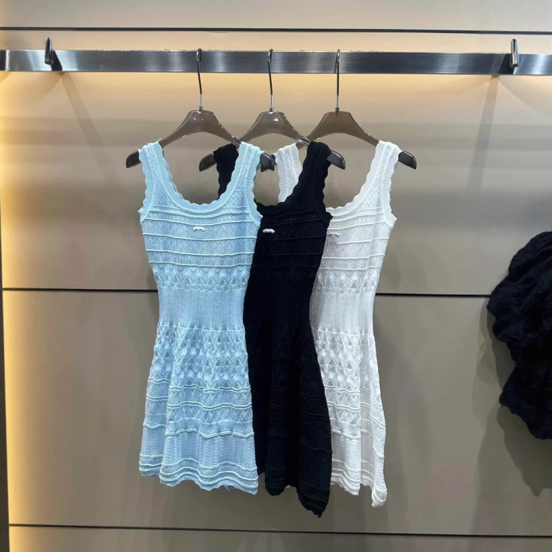 25 Years New Summer Style Fragrant Logo Cut Out Craft Knitted Sleeveless Pullover Vest Dress Slimming Look Versatile Dress