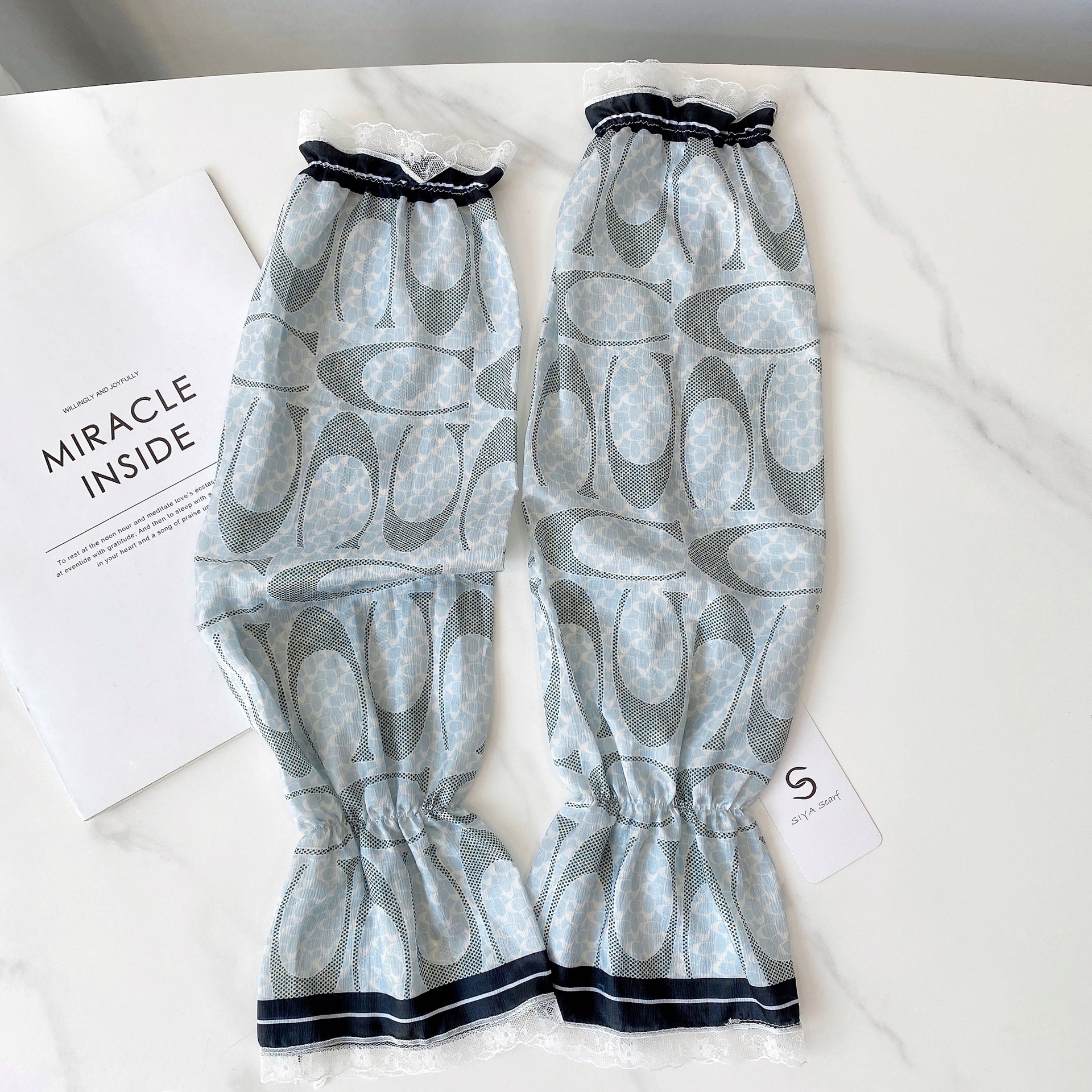 Verano estilo coreano ligero transpirable overse manga de encaje de las mujeres protección solar fresca manga de hielo satinado protección del brazo de conducción al aire libre al por mayor