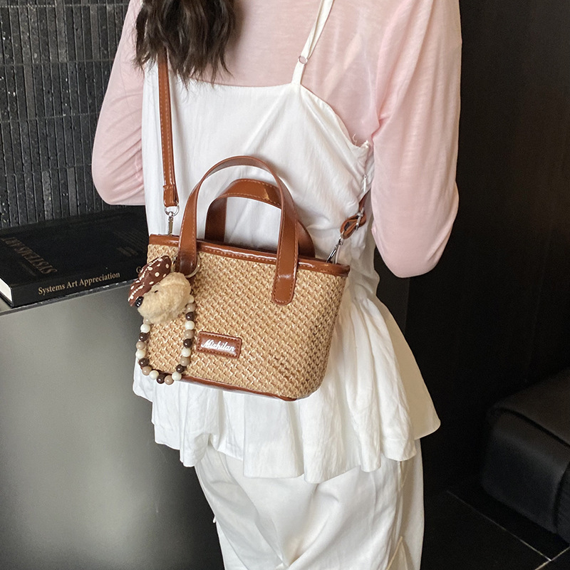 Bolsa de playa de moda coreana tejida, color extranjero, bolsa de hombro ligera y compacta para niños y niñas, nueva bolsa infantil transfronteriza.
