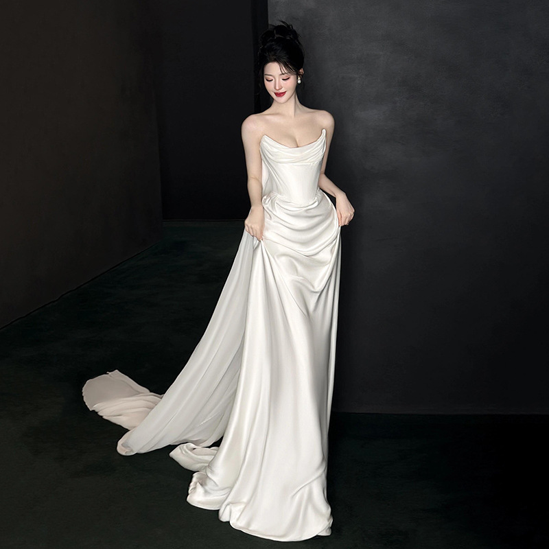 Satin Light Wedding Dress for the Bride, French Simple and High-End Welcome Wedding Dress, White Tube Top and Tail High-End Evening Dress