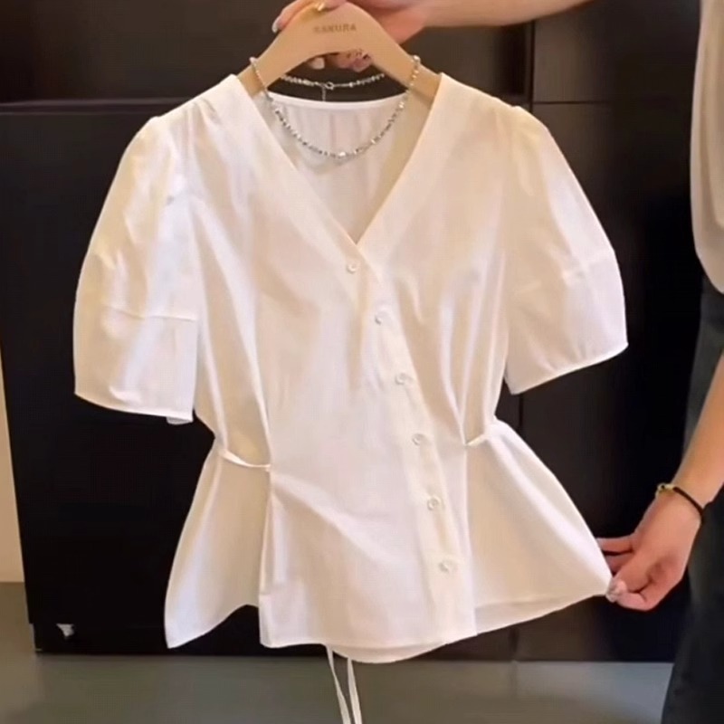 自分用におすすめのベストセラー商品～スカイラブ フレンチVネック ホワイト半袖シャツ レディース 夏着痩せレースアップトップス|undefined