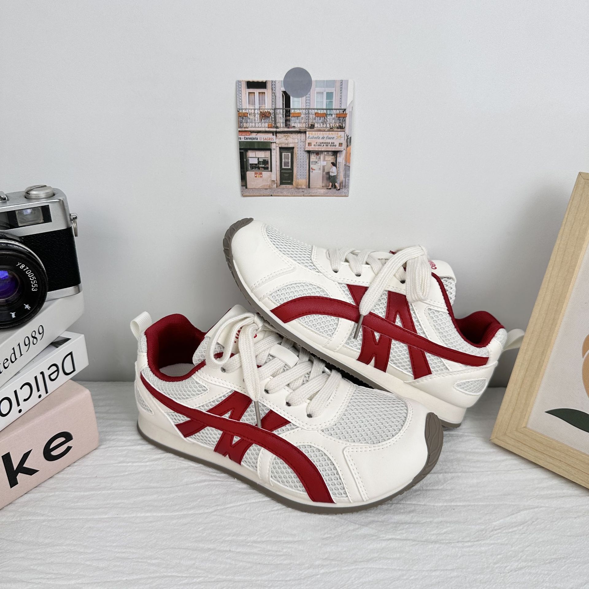 Zapatillas de mujer de todo fósforo de verano de onda lejana 2025 nuevas zapatillas de deporte informales de diseño de nicho zapatos de red transpirables en nombre del cabello