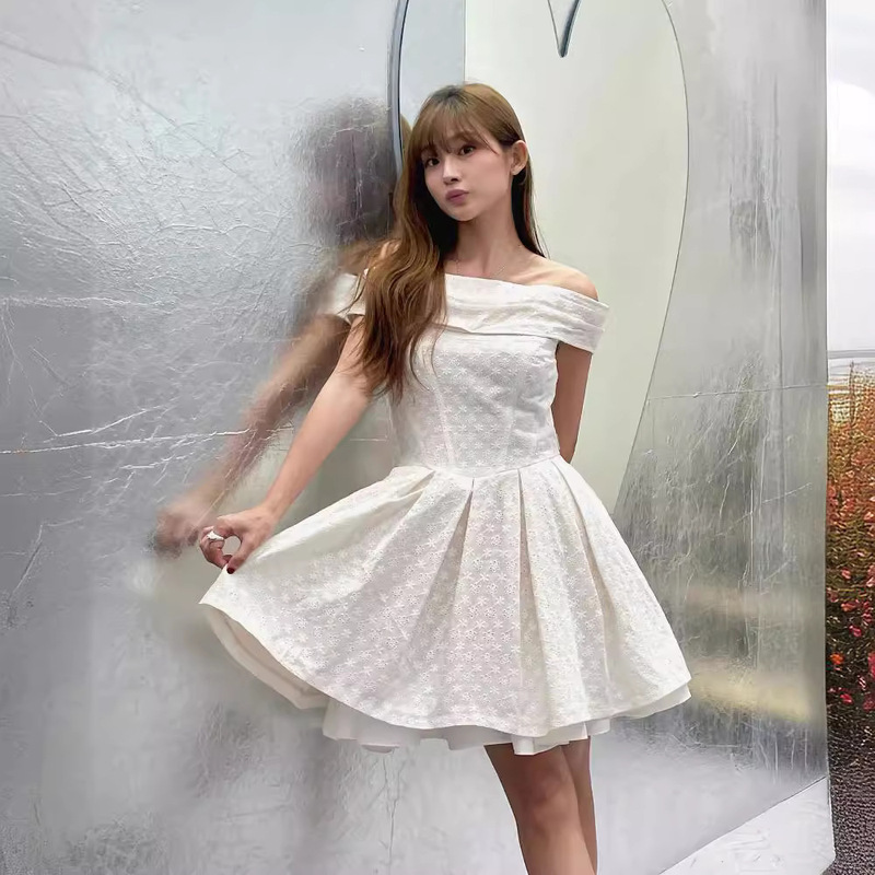 Factory Direct Sale Korean Style 2024 New Model Elegant Off-Shoulder Ruched Dress with One-Shoulder Neckline Factory Direct Sale Korean Style 2024 New Model Elegant Off-Shoulder Ruched Dress with One-Shoulder Neckline