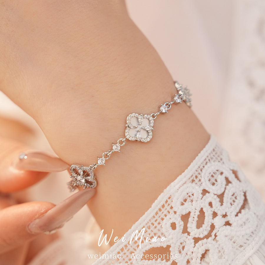Zirconium Fritillaria Lucky Flower Draw Bracelet ligero de lujo nicho temperamento exquisito personalidad joyería de moda