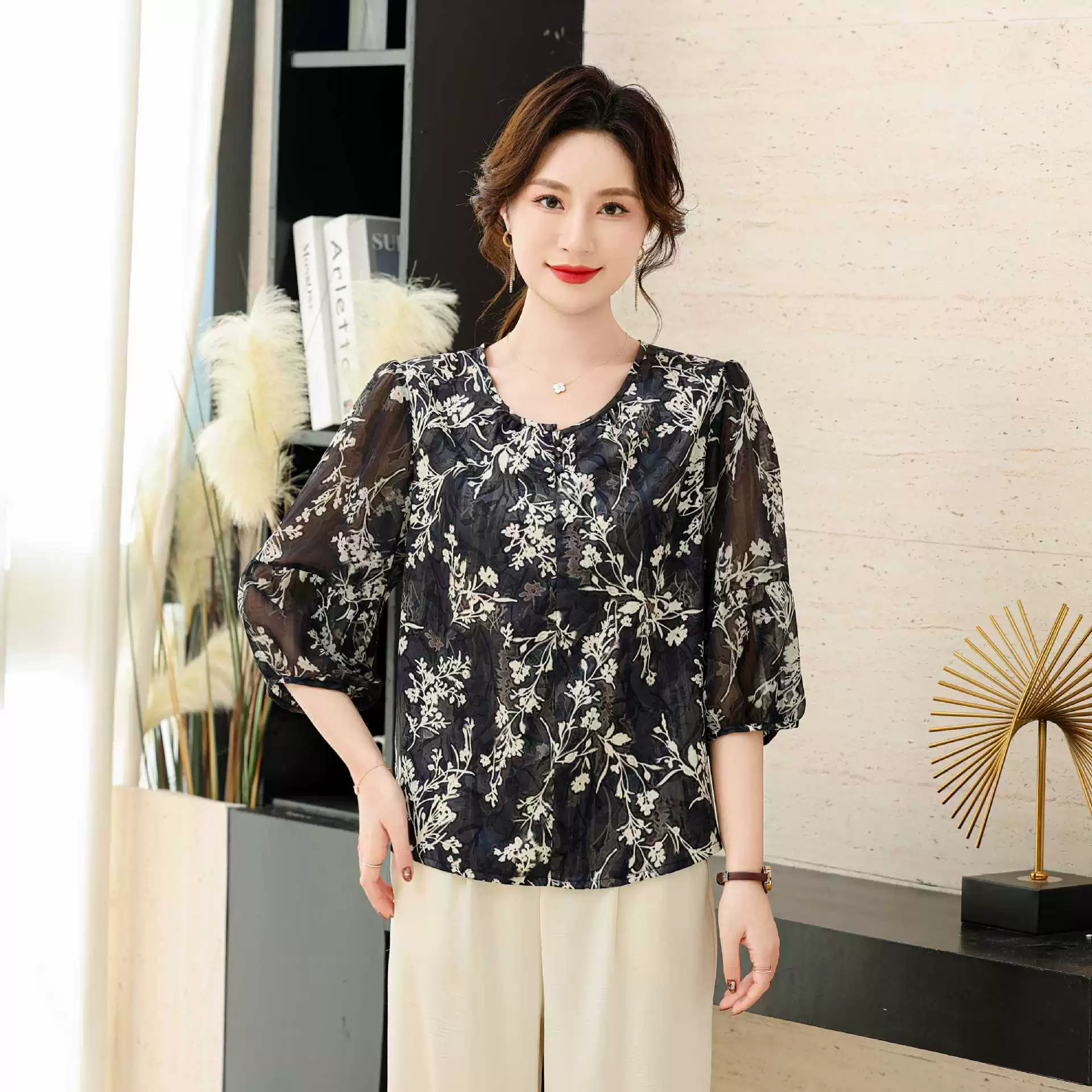 Летняя новая стильная шифоновая рубашка с цветочным принтом для мам, свободный топ большого размера, женская тонкая рубашка с короткими рукавами и круглым вырезом