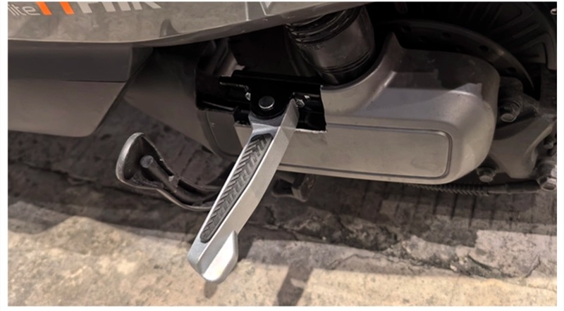 Suitable for Yadi electric vehicle E10E09 rear pedal expansion on both sides widened and lengthened foot pedal modified foot pedal