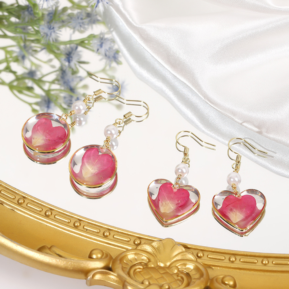 Pendientes colgantes de corazón con flores secas y borla_voghion.com