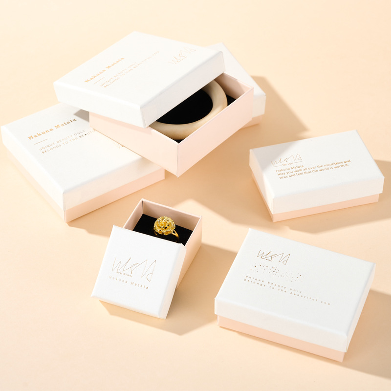 Elegante minimalistische Schmuckschatulle Armband- und Halsketten-Verpackungsbox Geschenkbox zum Valentinstag Ring- und Ohrringstecker-Schmuckschatulle