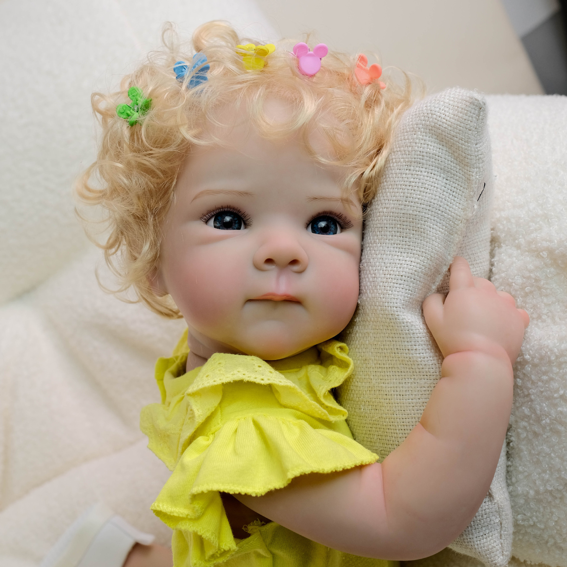 Hilo amarillo implantado de 18 pulgadas, muñeca de renacimiento de simulación Bettie, regalo de Navidad de cumpleaños para niños