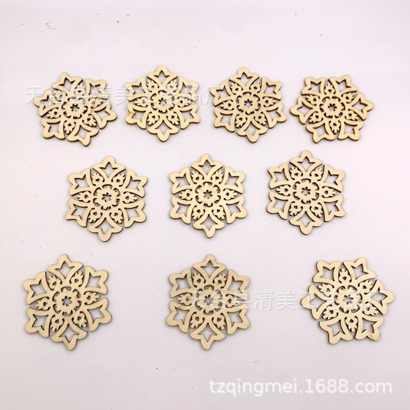 80mm tronco hueco en forma de flor copo de nieve hoja de madera Navidad copo de nieve colgante decorativo 10 piezas en un paquete con cuerda de cáñamo