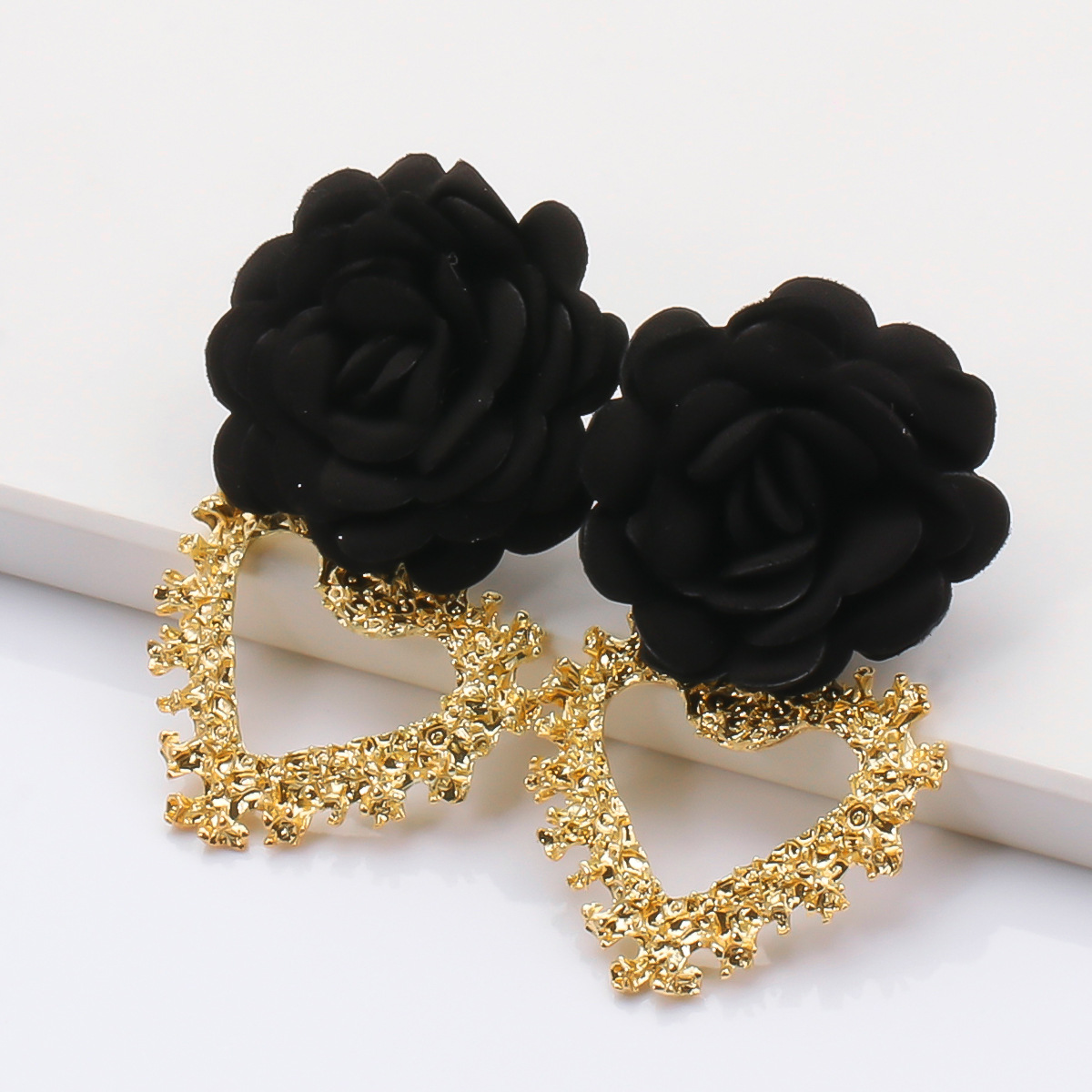 Fashion Heart-shaped Flower Alloy Earrings Wholesale display picture 10