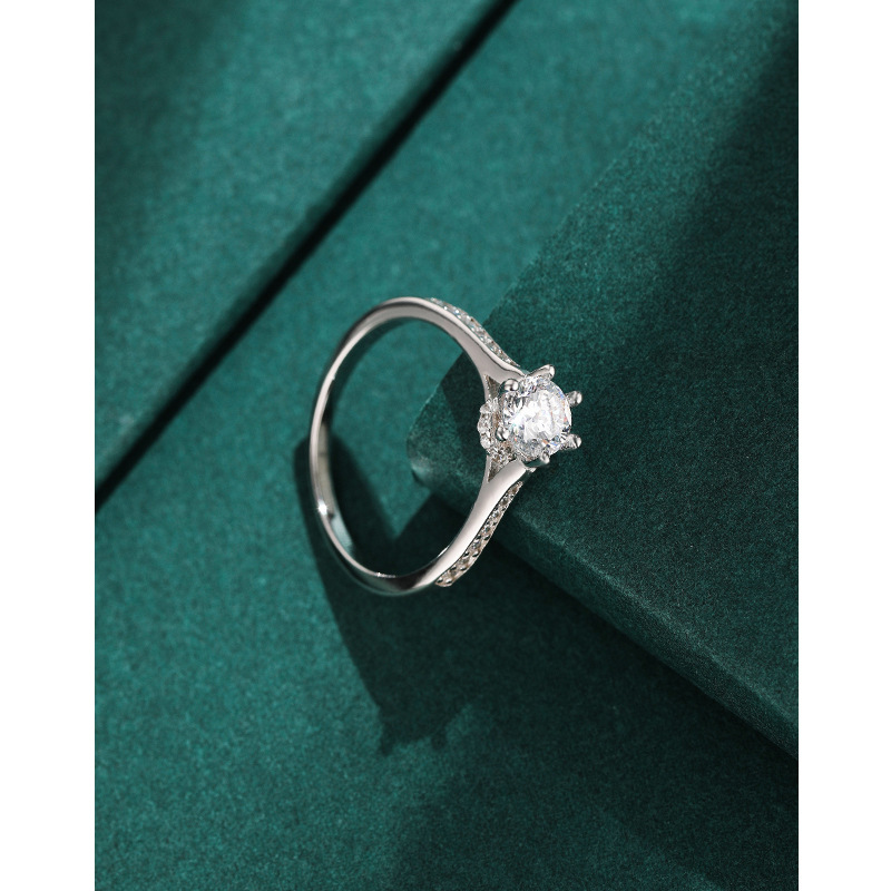 Anillo de plata esterlina s925 Luz de las mujeres nicho de lujo de alto grado con incrustaciones de circón anillo de seis garras propuesta de boda anillo de diamantes de simulación