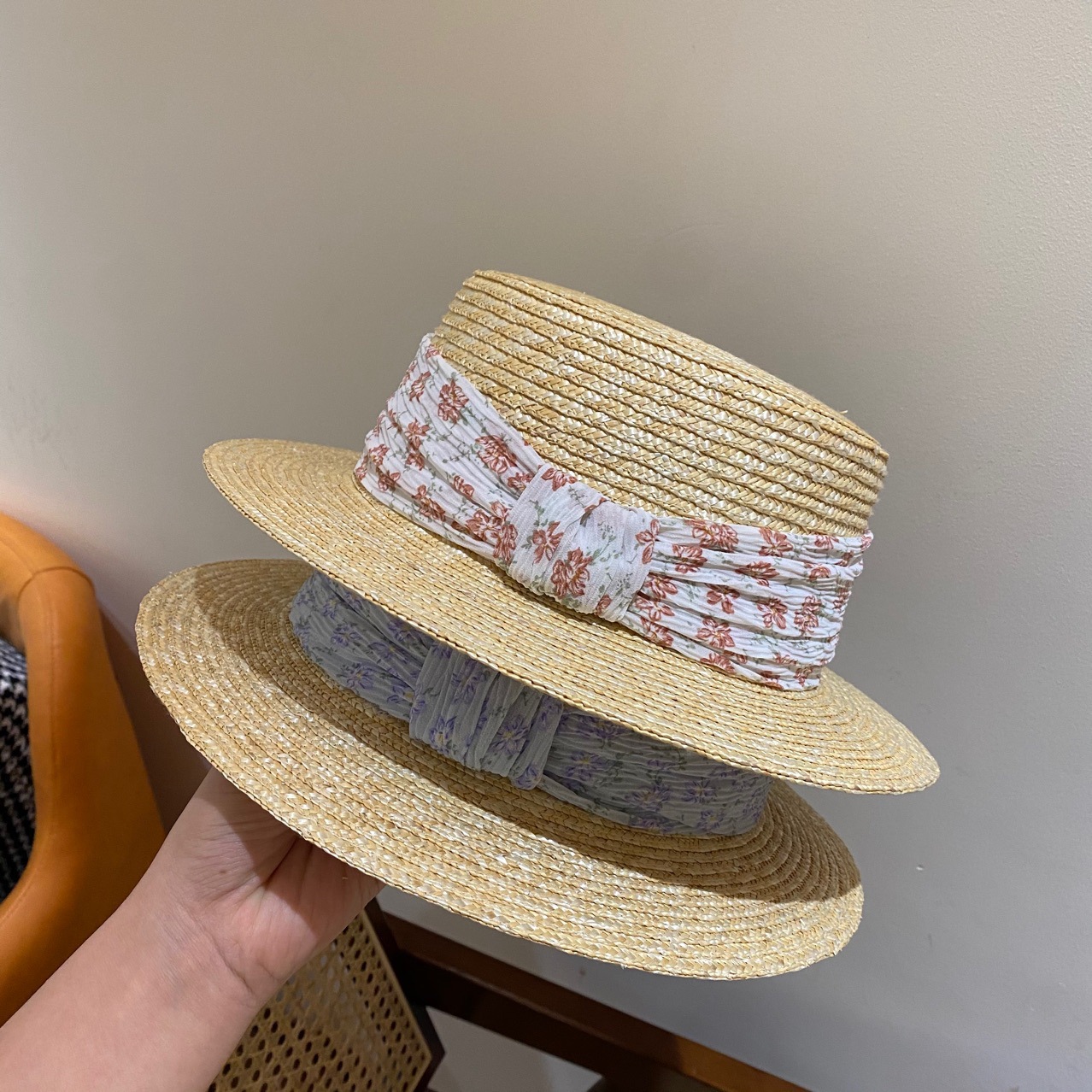 Wheat-straw Hat Flat Top Small-brim Floral Summer Sun Hat Women's Vacation Hat display picture 2