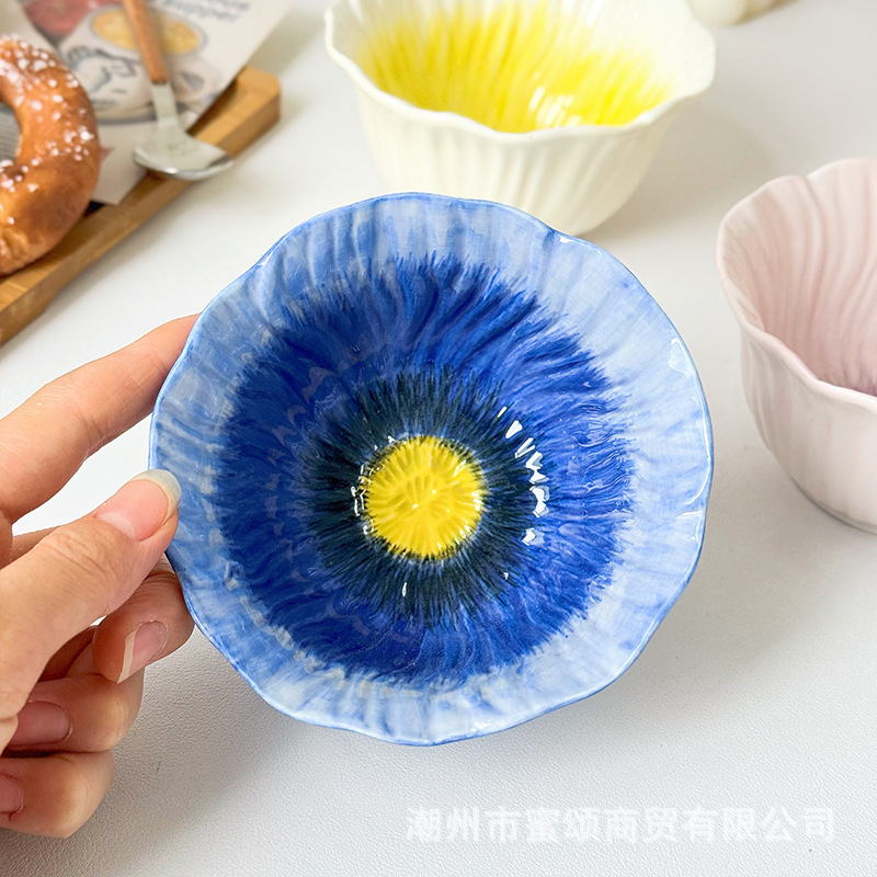 花の陶磁器の茶碗の女性の個人の専用の碗は釉薬の下で彩りの食器を備えます。|undefined