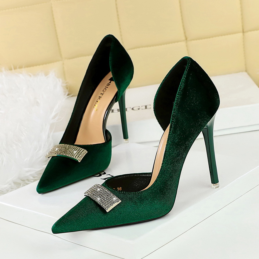 1363-K67 Stile sexy e maturo, tacco alto a spillo con punta affusolata e lati cavi, in metallo con strass, scollo basso, alla moda per donna._voghion.com
