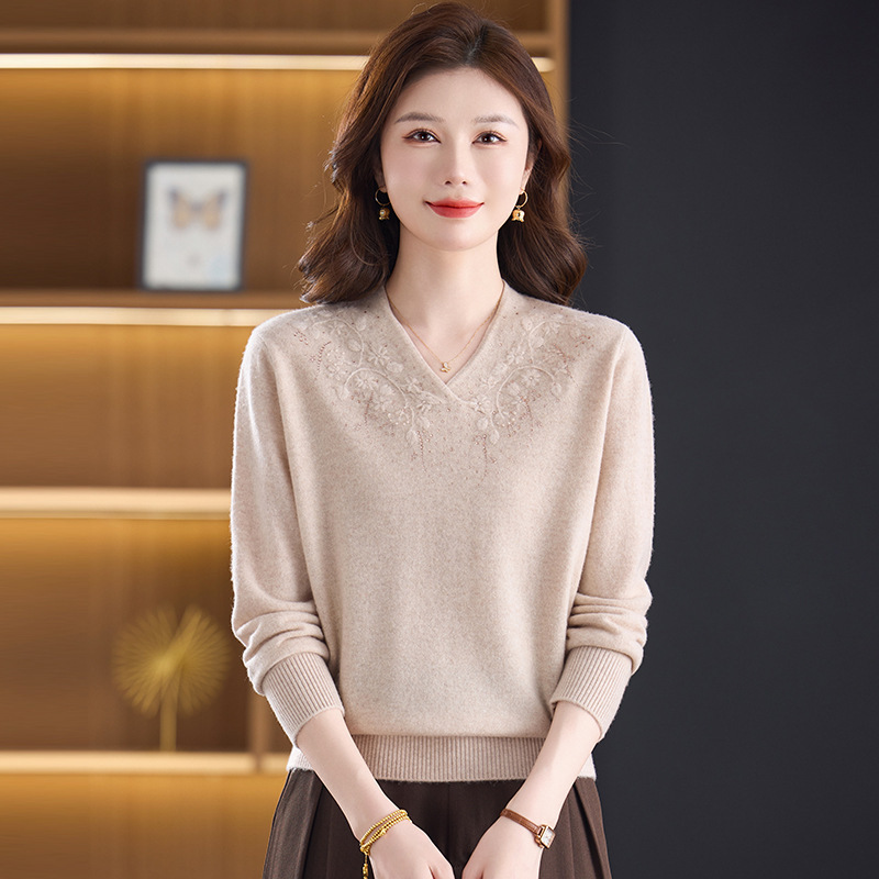 秋冬新款羊毛针织衫时尚v领显瘦年轻妈妈毛衣大码宽松100%羊毛，女装针织衫/毛衣，妃慕昵服饰