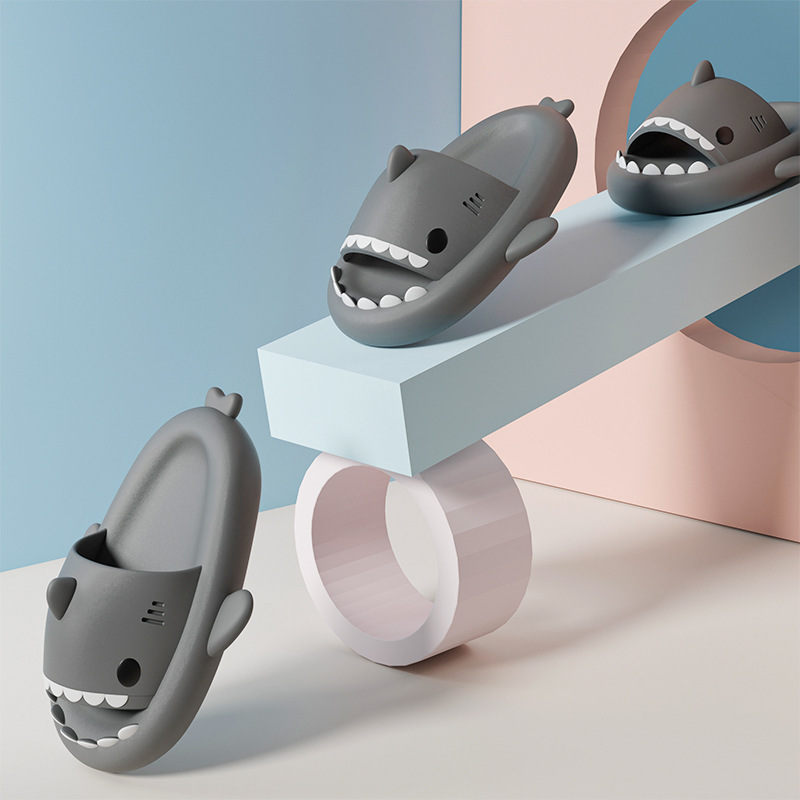 Nuevas zapatillas de tiburón primavera-verano zapatillas de tiburón anti olor caseras pareja zapatillas de sandalias EVA mujer