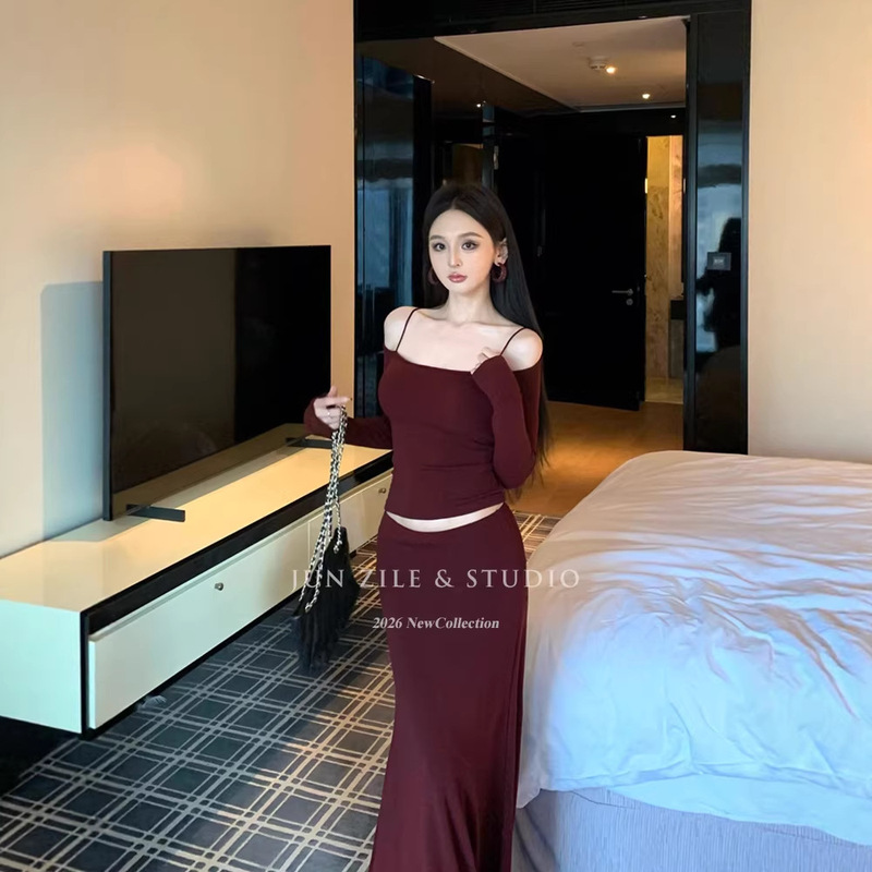 New Year Women's Fashion Off-Shoulder Slim-Fit Top Stylish Hot Girl Slim-Fit T-Shirt Drapey A-Line Skirt Set for Spring