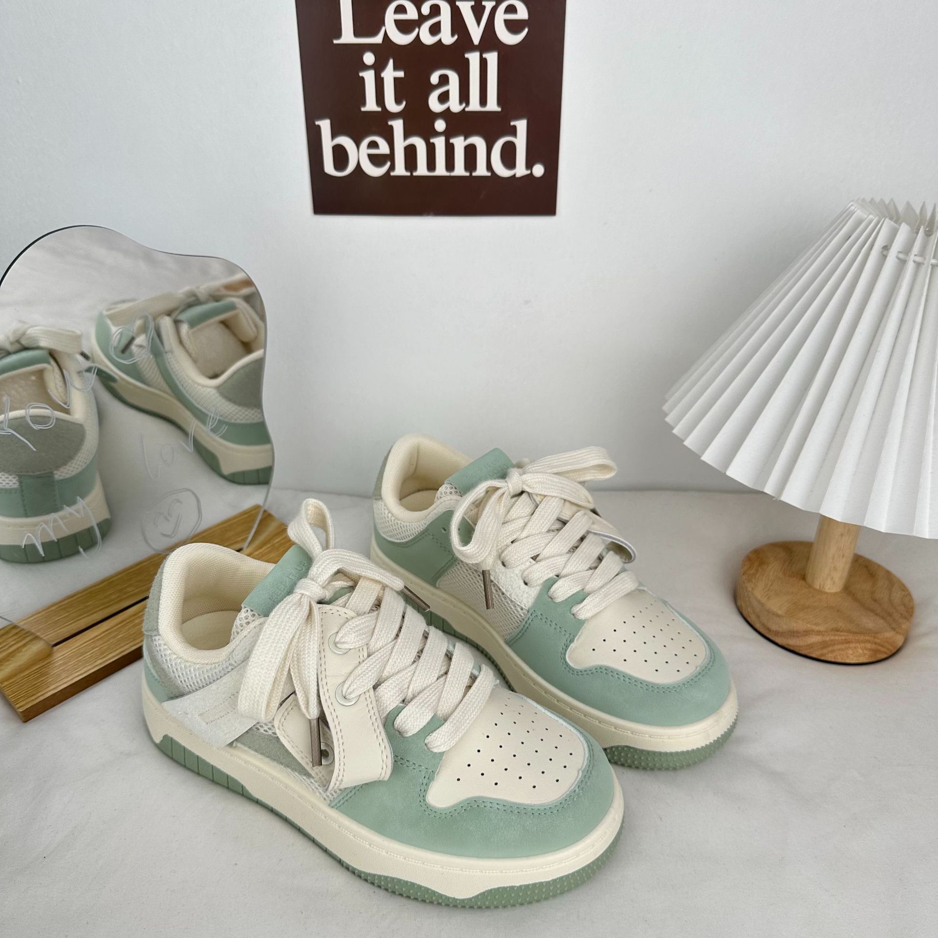 Yuanbo verano plano de piso bajo zapatos de skate transpirables 2024 nuevo hilo de malla coreano universal zapatos blancos para mujeres en vivo