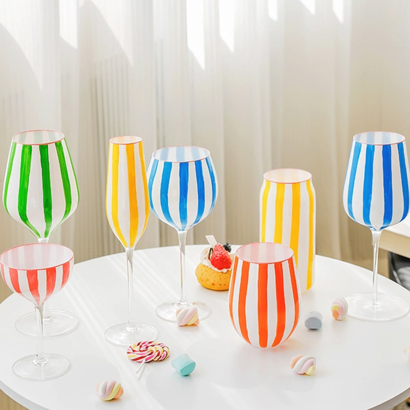Diseño creativo al por mayor casero cristal dibujado a mano rayas de vinos de color único conjunto de tazas de vinos