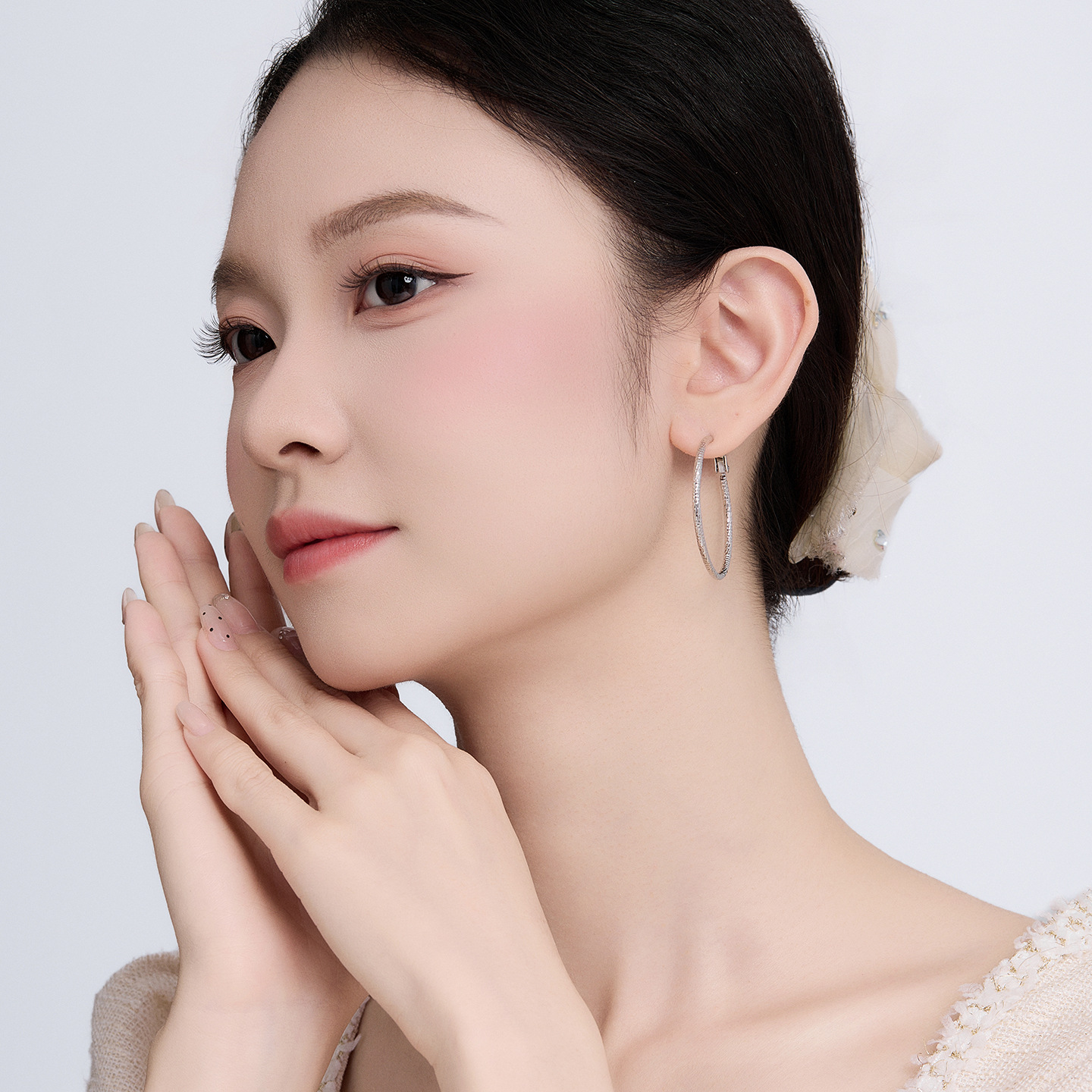 Xuping estilo minimalista estilo de estilo de estilo geométrico círculo auricular aleación de cobre chapado blanco verano exagerado temperamento auriculares para mujeres