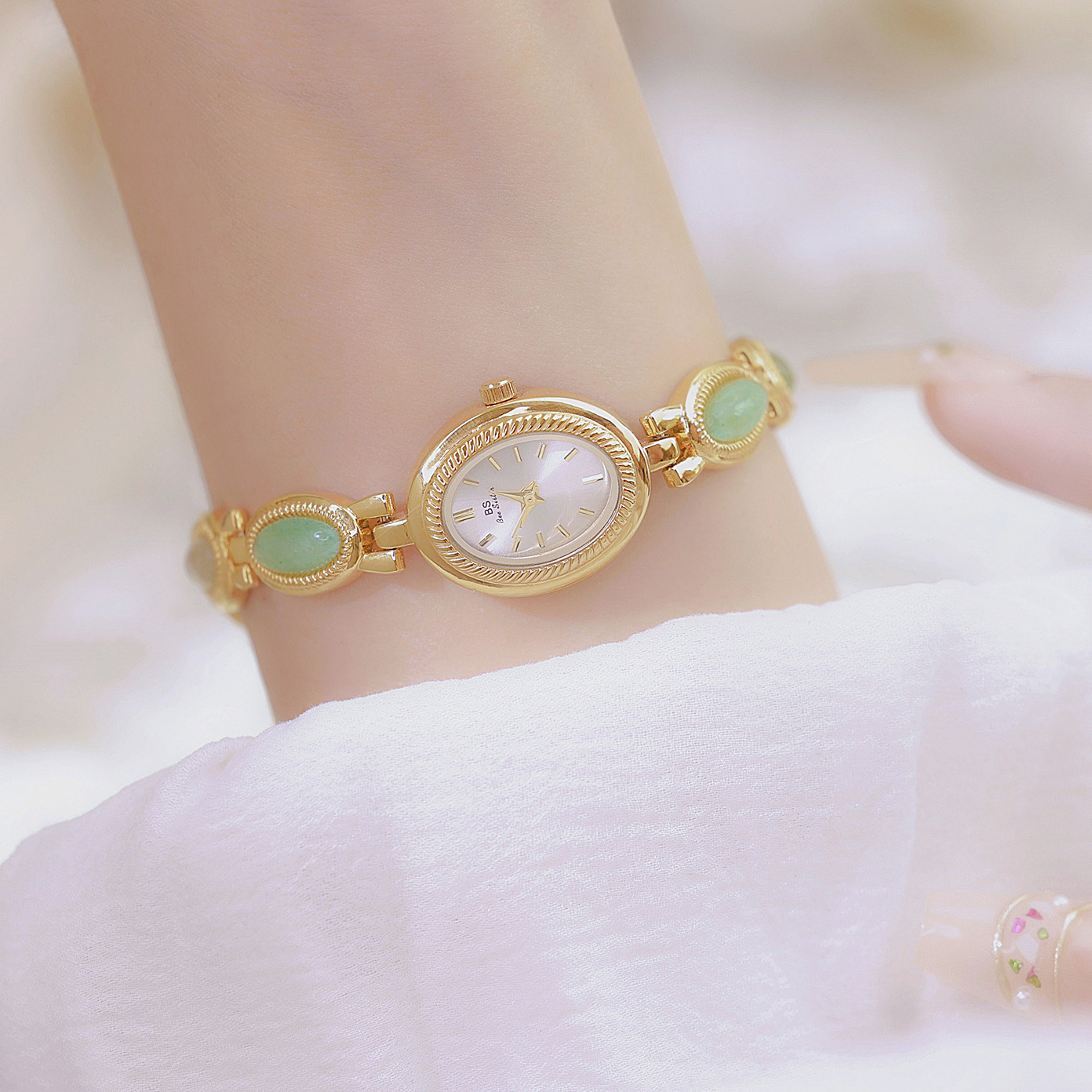 60g Weight Tempered Glass Mirror Material Alloy Strap Material Watch Classification Pointer Display Type Jewelry Buckle Buckle Style Oval Dial Shape Daily, Date Occasion Quartz Movement Solid Color Pattern Women's Gender Simple Style, Classic Style Style Simple Style Classic Style Solid Color Jewelry Buckle Quartz Watch Women's Watches 11