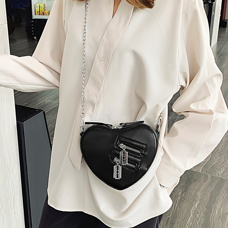 Dulce y fresco bolso de cadena de chica caliente 2025 verano nuevo bolso femenino personalidad estilo motocicleta bolso de hombro moda amor bolso de mensajero