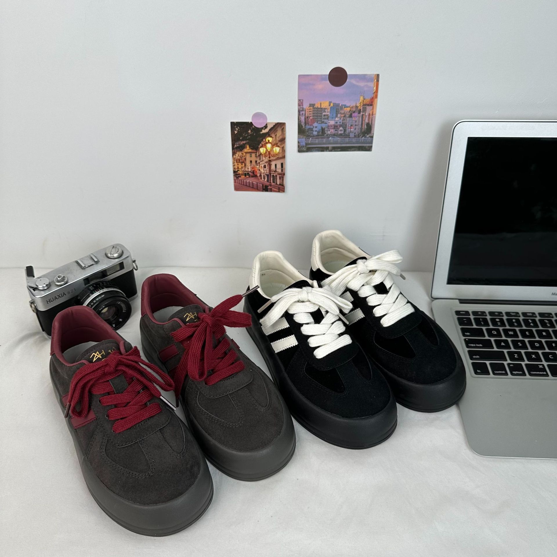 Zapatos de entrenamiento coreanos de suela gruesa zapatos negros zapatos de mujer otoño 2024 nuevos zapatos de skate casuales de nicho 6562