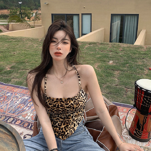 Summer trendy women's leopard print backless crop top with straps, sexy and stylish street style for cool girls 2025