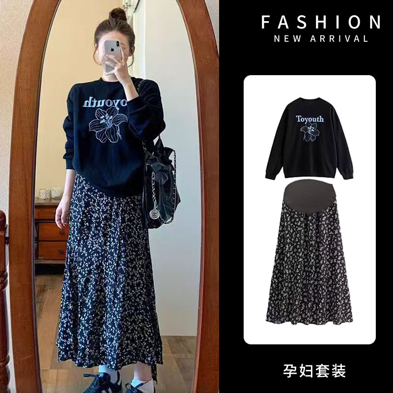 Now, Let's Take a Look at the 2026 Early Spring Tea-Style Outfit for Pregnant Women: a Loose-Fitting Sweatshirt That Covers the Belly + a Floral Skirt Two-Piece Set
