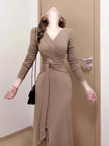 French-style V-neck knot design, elegant and figure-flattering base bodycon skirt with tie-up details, featuring an irregular hemline and a softly cinched waist for a delicate, feminine look.