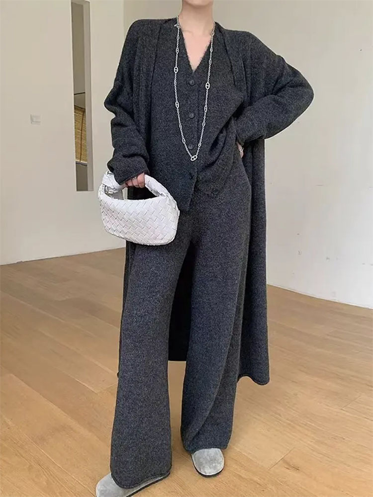 "Architektonischer Strick-Poweranzug – Ärmellose Weste + Hose mit weitem Bein | Monochromer Minimalismus für Corporate Alchemy"_voghion.com