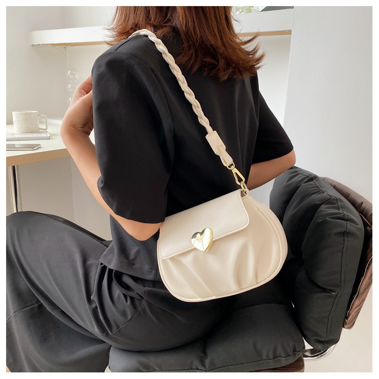 Wholesale Heart Buckle Fold One-shoulder Messenger Small Round Bag Nihaojewelry display picture 42