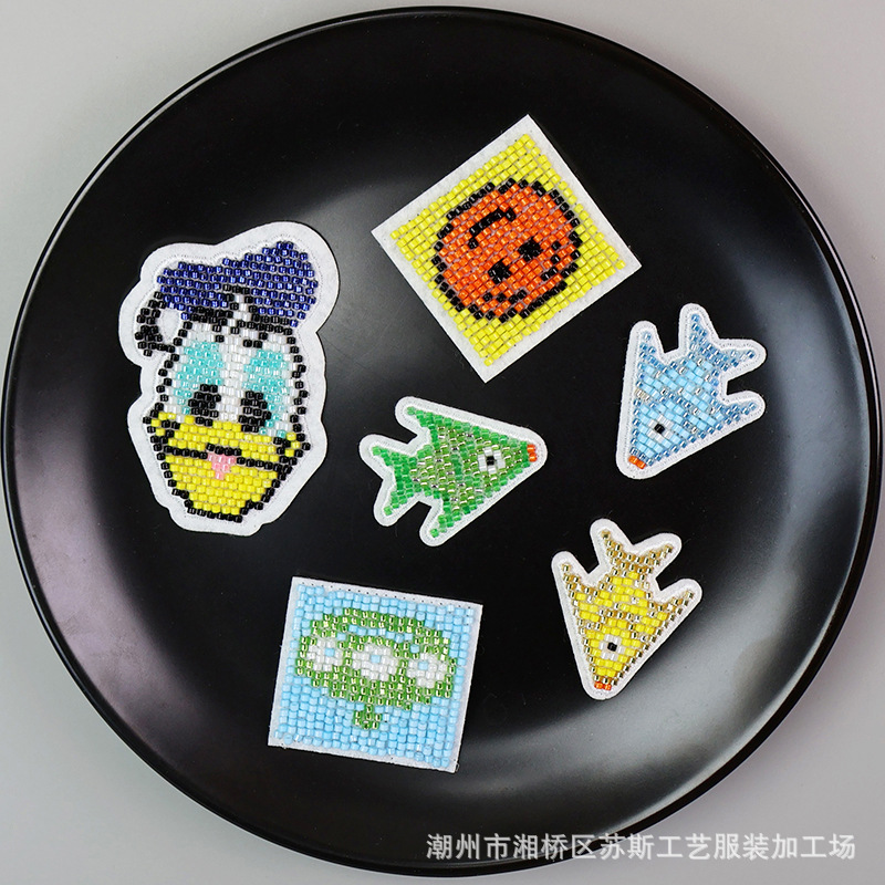苏斯新款卡通唐老鸭电脑珠管绣金鱼布贴辅料卫衣外套补丁刺绣布贴