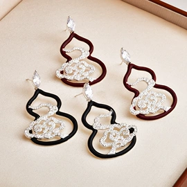 耳钉;耳扣;耳环