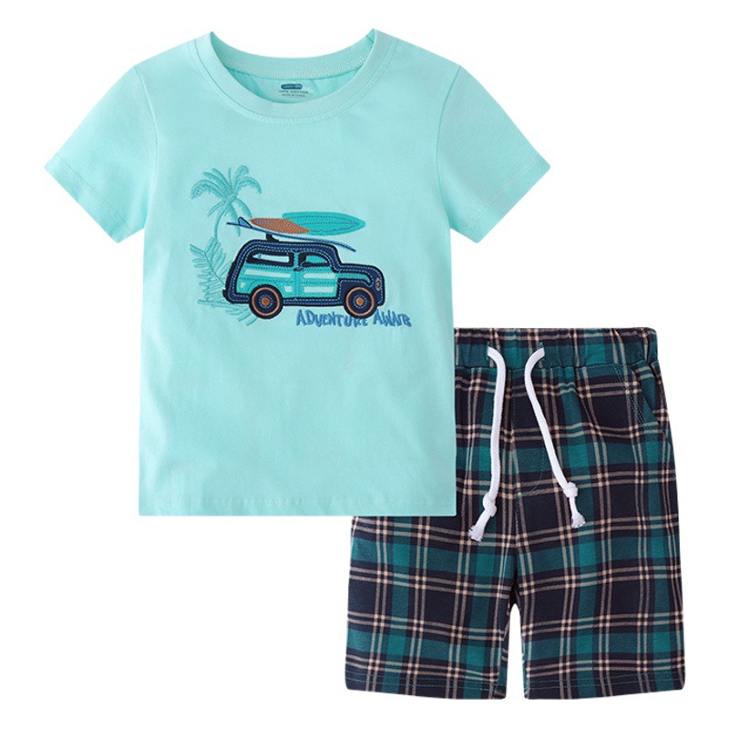 Conjunto de camiseta corta para niños 2025 nueva camiseta infantil moda coche bordado dos piezas ropa de verano ropa infantil de moda.