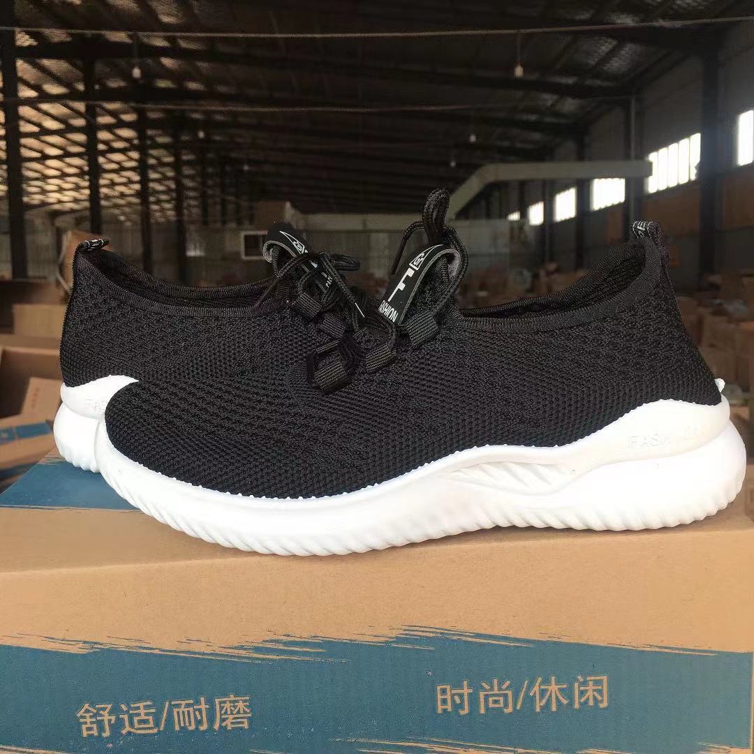 Un nuevo tipo de zapatos casuales de tejido de mujer, zapatos deportivos suaves cómodos, zapatos escolares ligeros de moda, zapatos blancos.