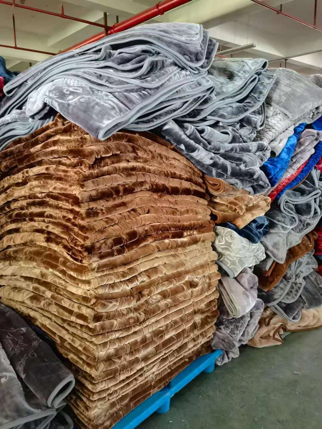 库存素色压花印花二等大小尺寸法兰绒拉舍尔毛毯