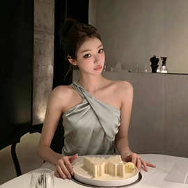 TZ7669纯欲性感斜肩扭结无袖背心女夏季辣妹修身高级感露肩上衣