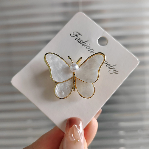  Mother-of-pearl Butterfly Brooch Women's High-end Niche Pearl Pin Corsage Clothing Sweater Accessories Manufacturer Wholesale
