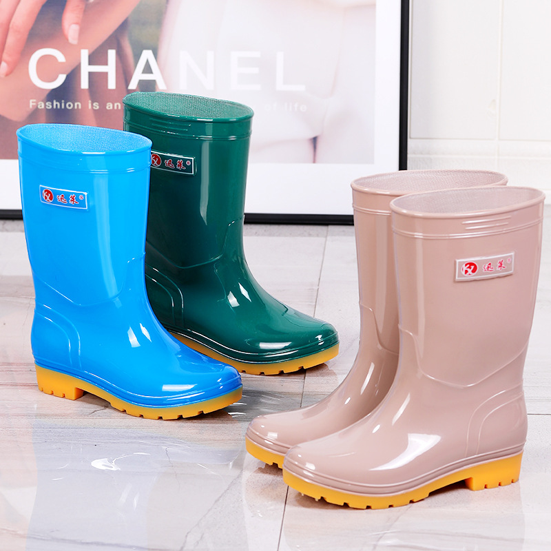 Xunlai 여성 미드 튜브 레인 부츠 패션 단색 워터 슈즈 여성 사계절 미끄럼 방지 소 힘줄 단독 레인 슈즈 재고 도매