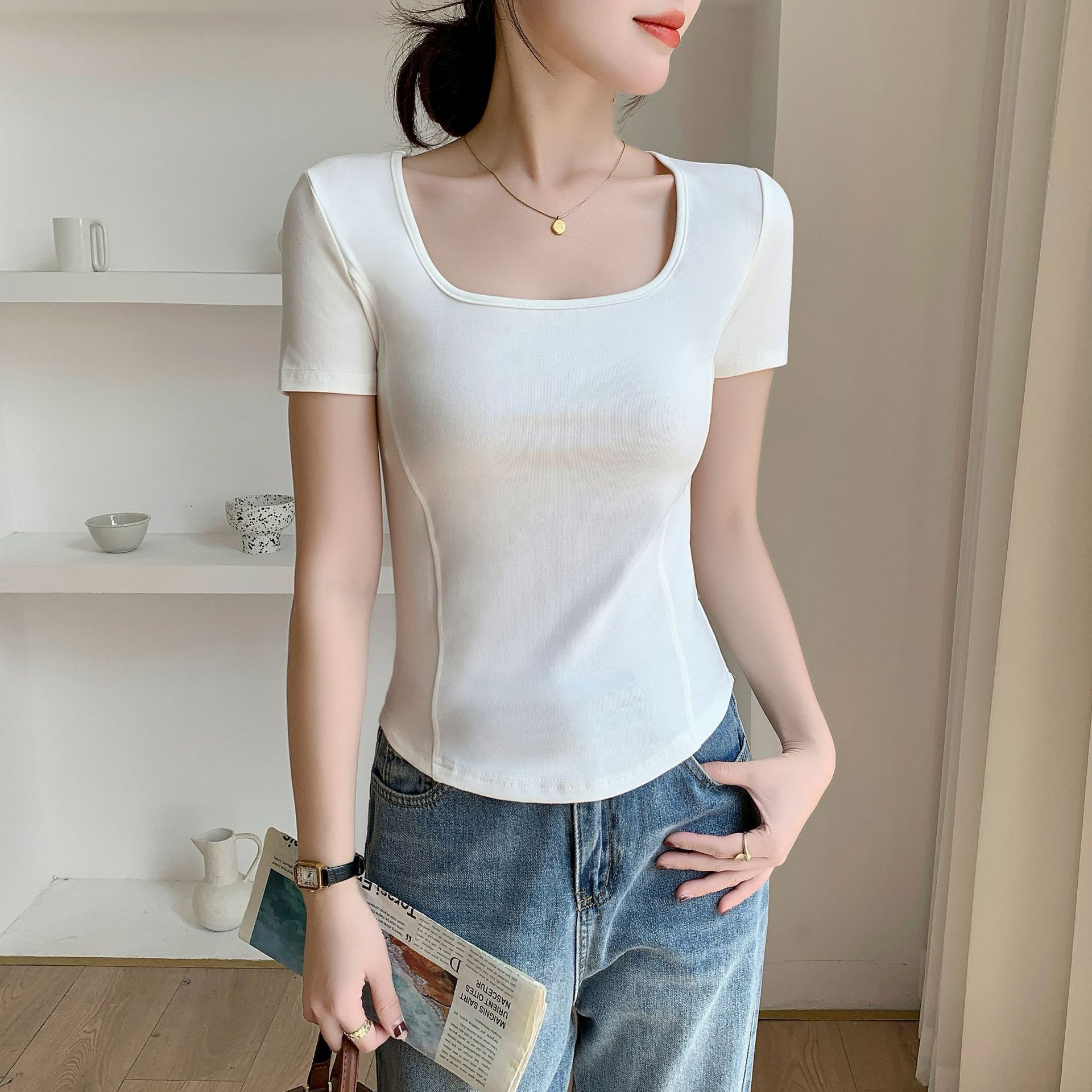 White Square Collar Short-Sleeved T-Shirt for Women 2024 Summer New Style Curved Hem Slim Fit Western Style Fashionable Bottoming Shirt